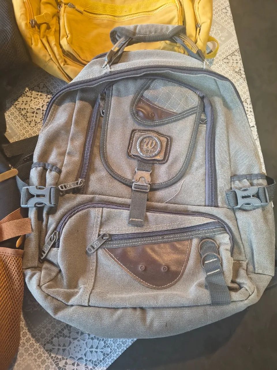 Mochilas Escolares e uma mochila de notebook - Foto 3