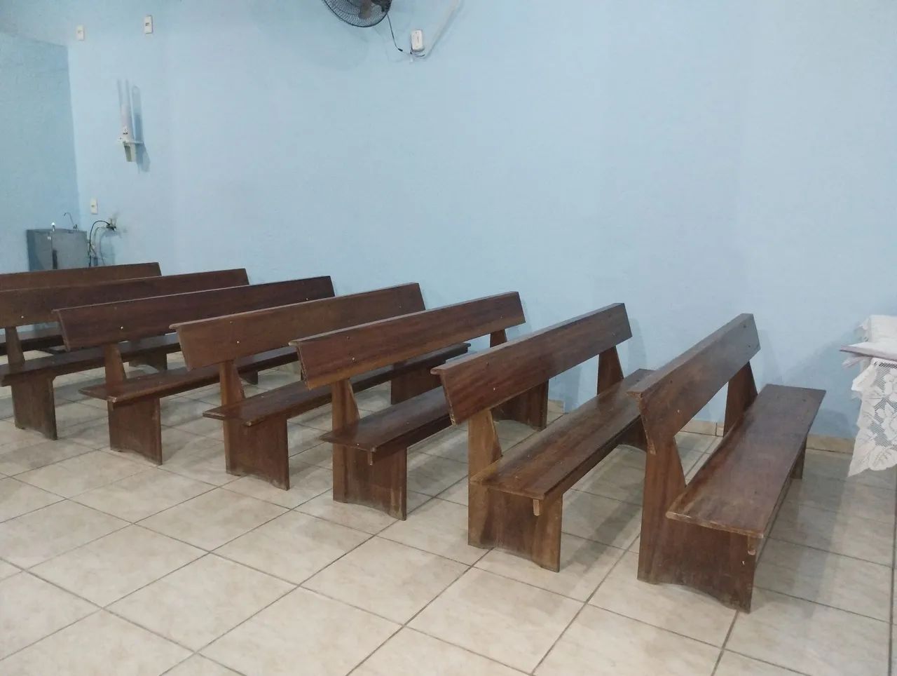 Bancos de madeira para igreja 