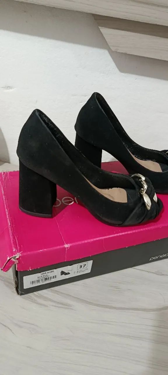 Sapato feminino de salto 