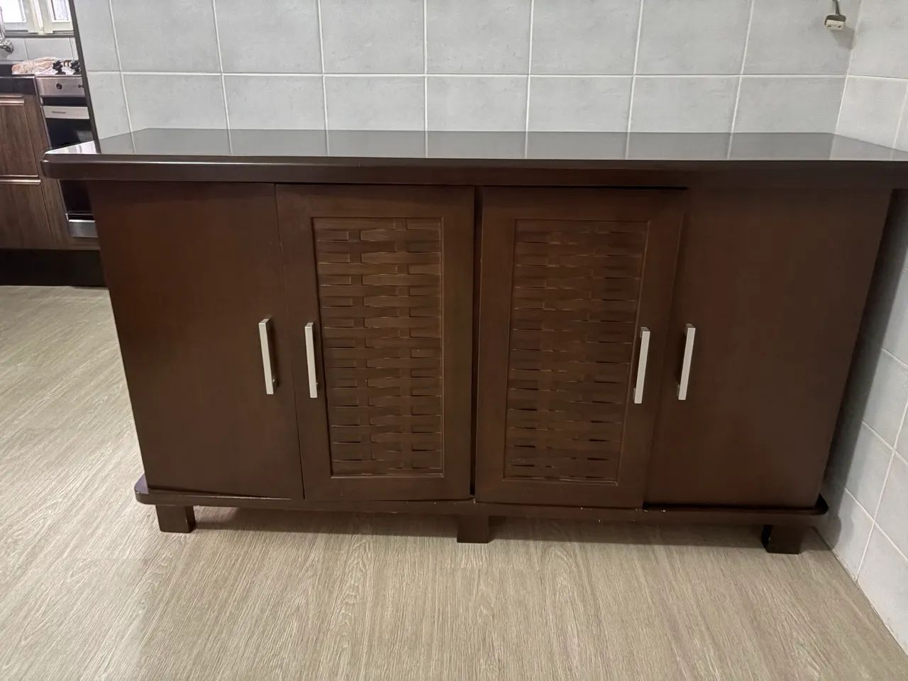 Conjunto sala de jantar em madeira : mesa 6 cadeiras + buffet  - Foto 2