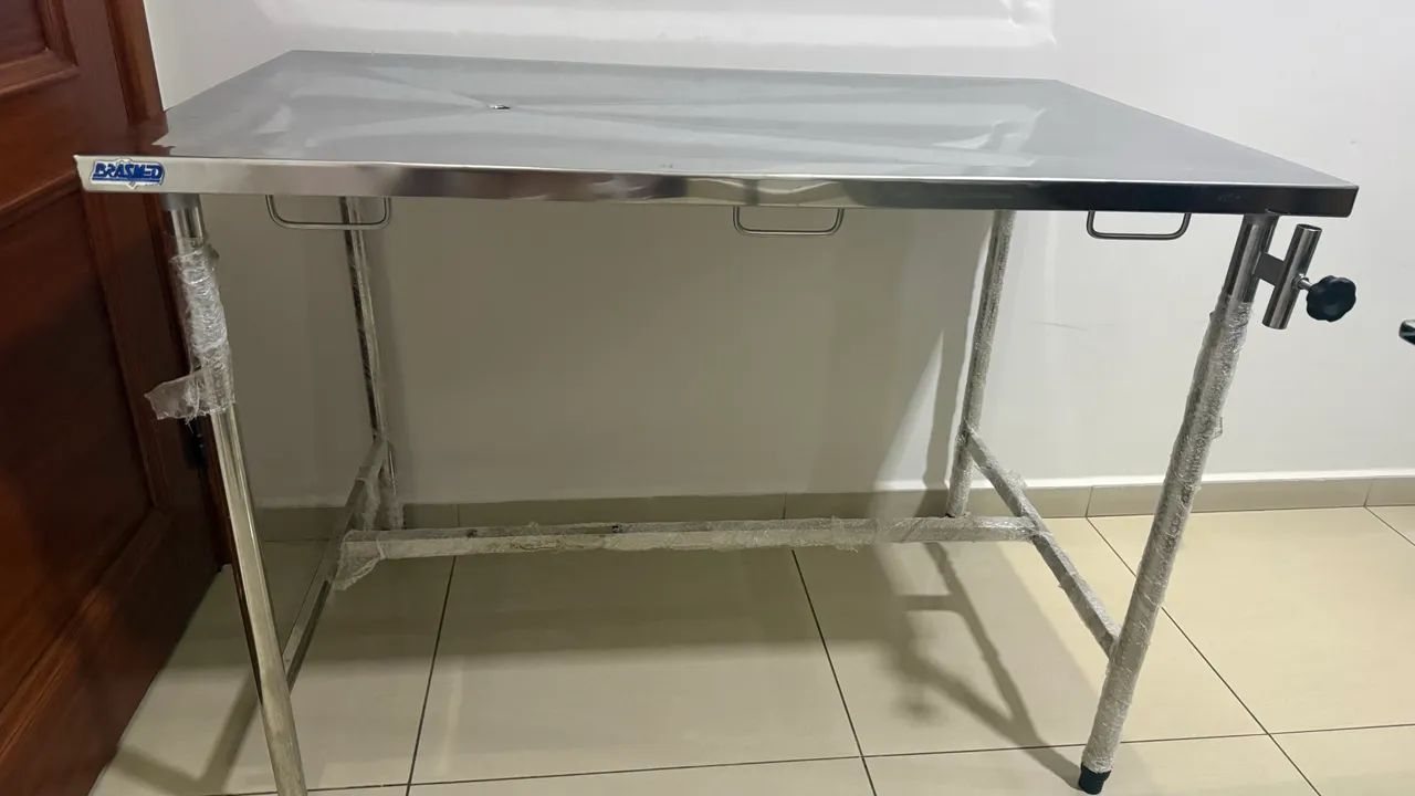 Mesa consultório veterinário 