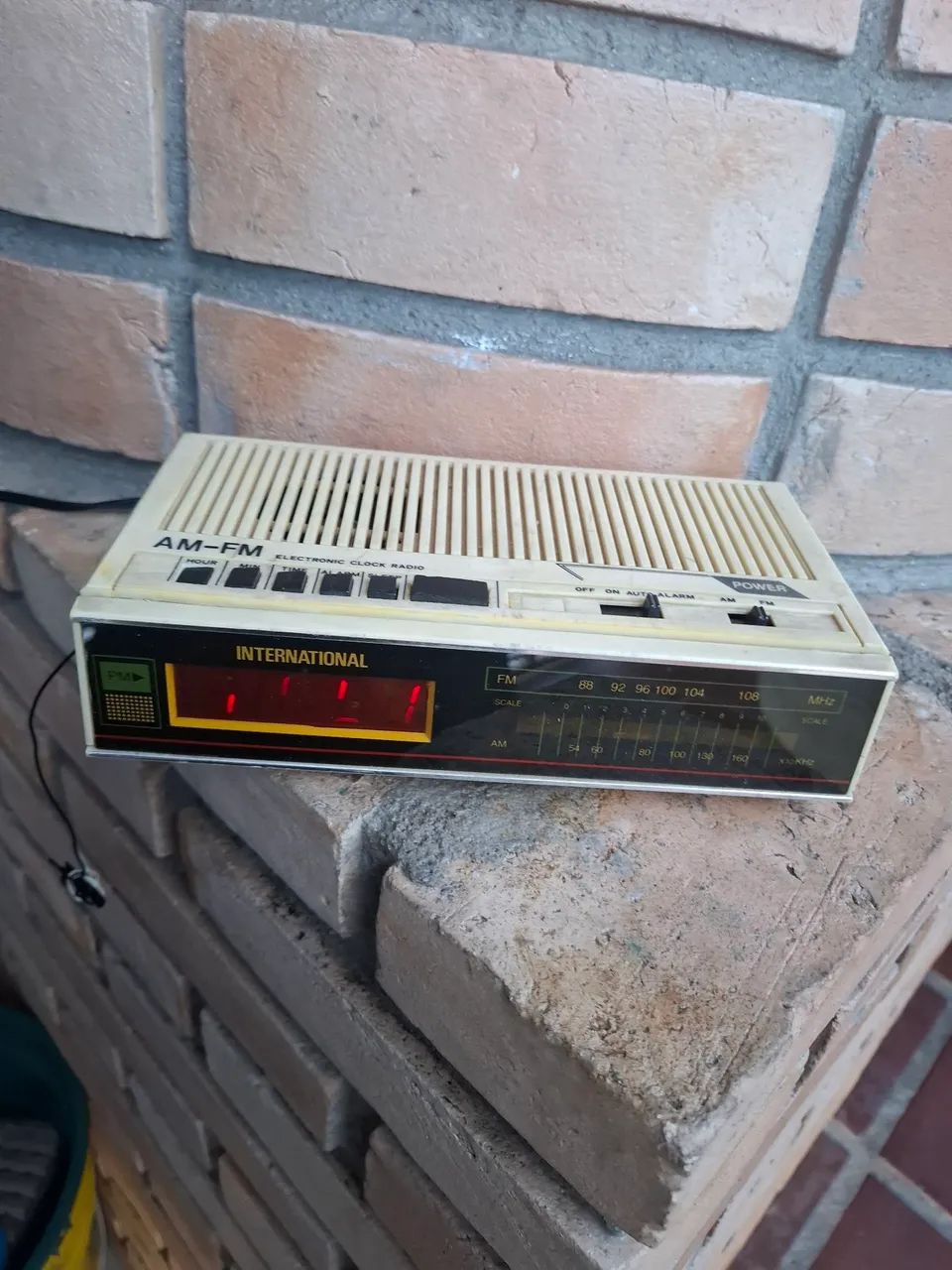 RADIO RELÓGIO ANTIGO