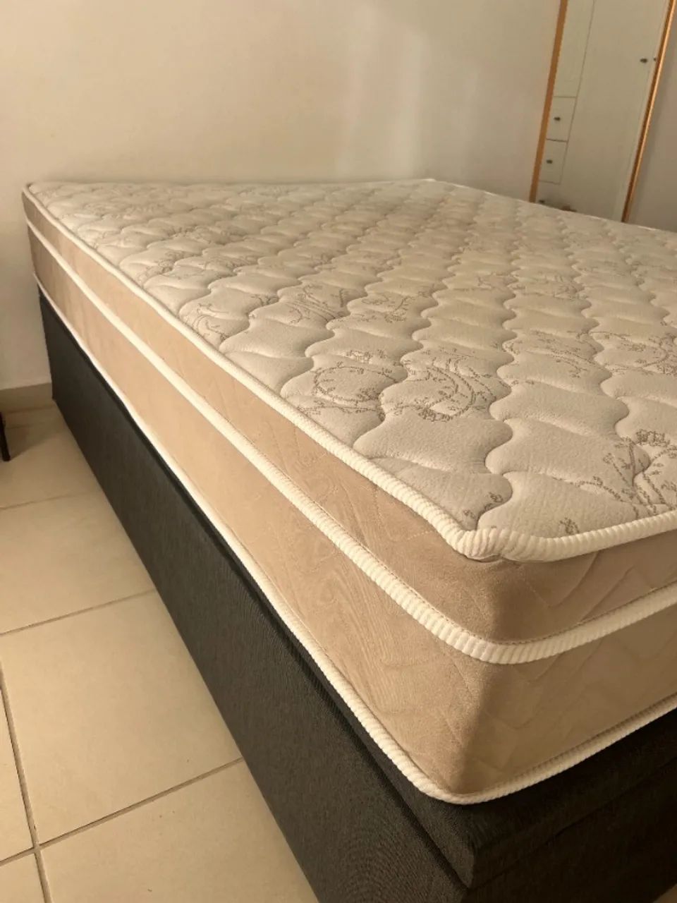 CAMA CASAL: COLCHÃO ORTOBOM COM BASE BAU - Foto 3