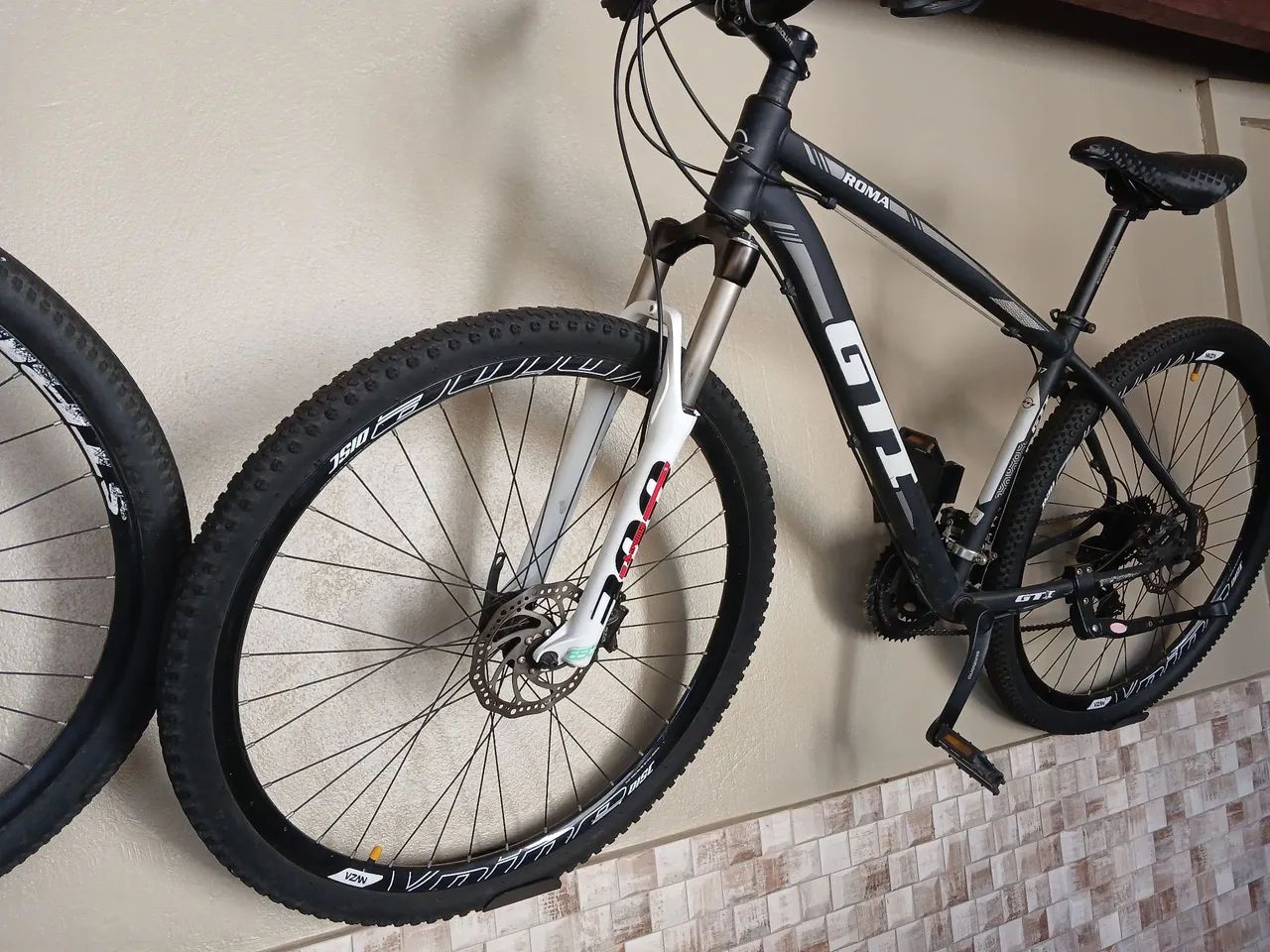 Vendo 2 bikes preta aro 29. - Foto 2