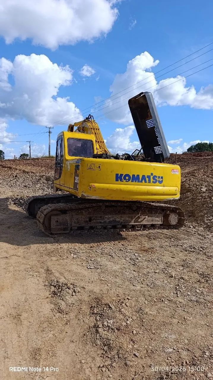 Escavadeira Hidráulica Komatsu PC 200  - Foto 6