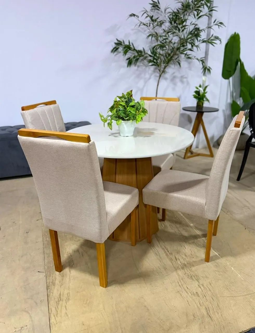 Mesa de Jantar Redonda com 4 cadeiras 