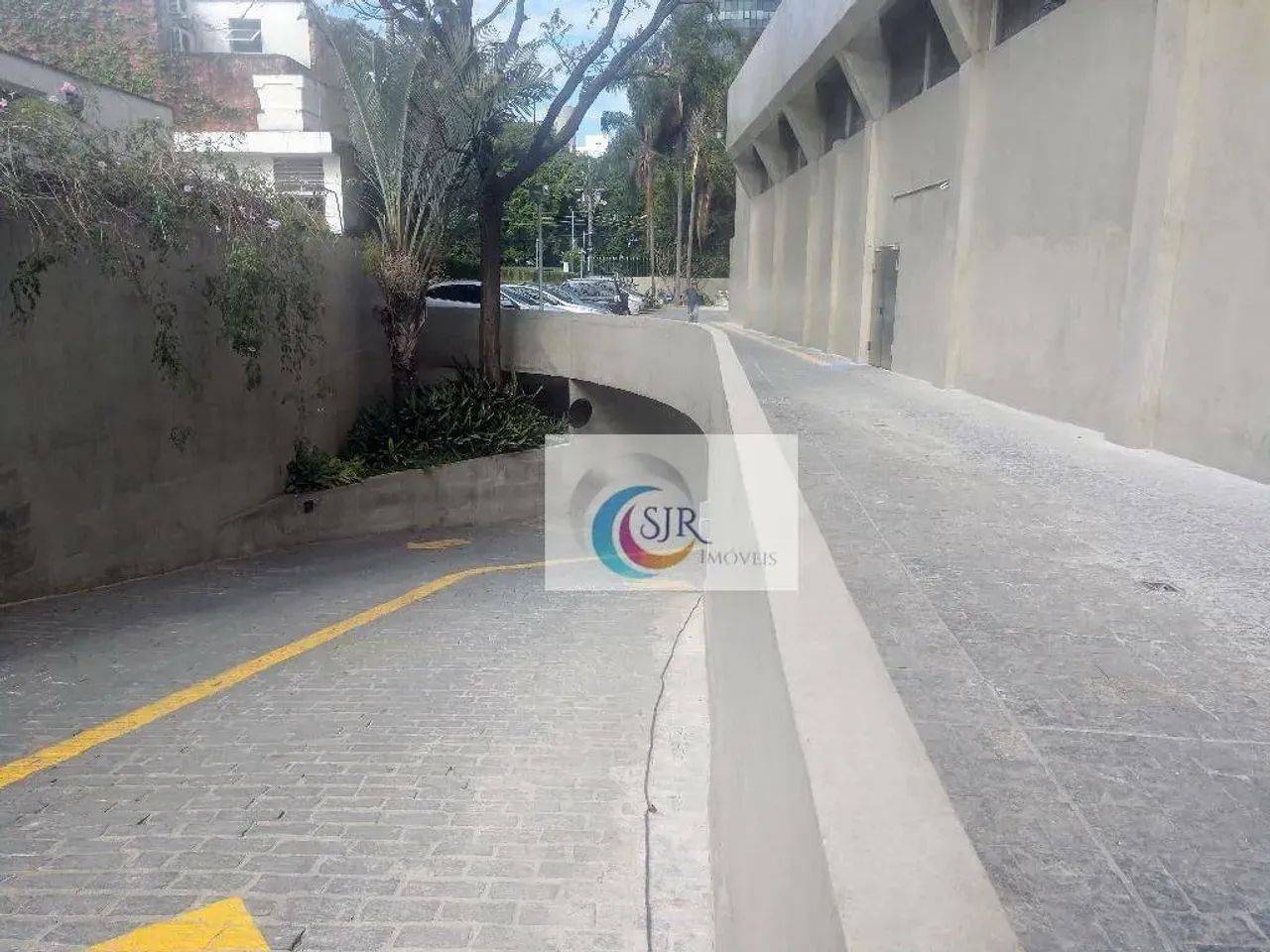 Conjunto comercial de 226,00m² com 3 vagas de garagem - Foto 2