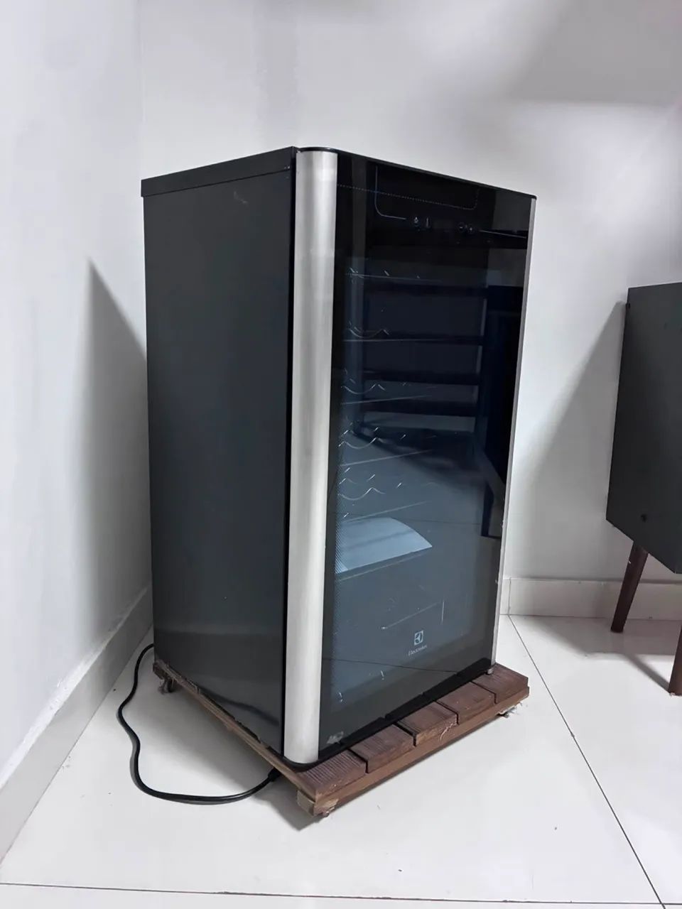 Adega Climatizada Eletrolux 34 garrafas - Foto 4
