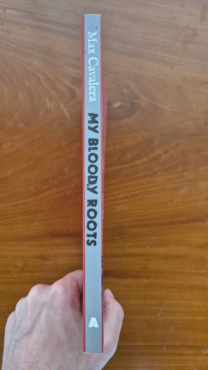 Livro Max Cavalera My Blood Roots - Foto 2