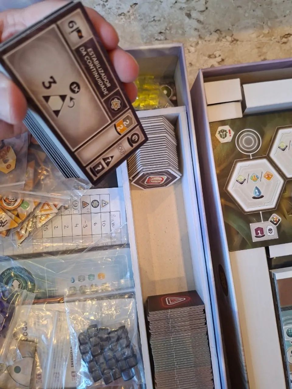 Anachrony - Edição Essencial + Expansão Clássica - Foto 3