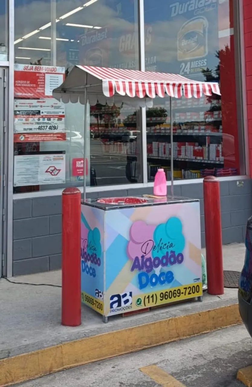 2 Barracas uma pipoca e a outra de algodão doce 