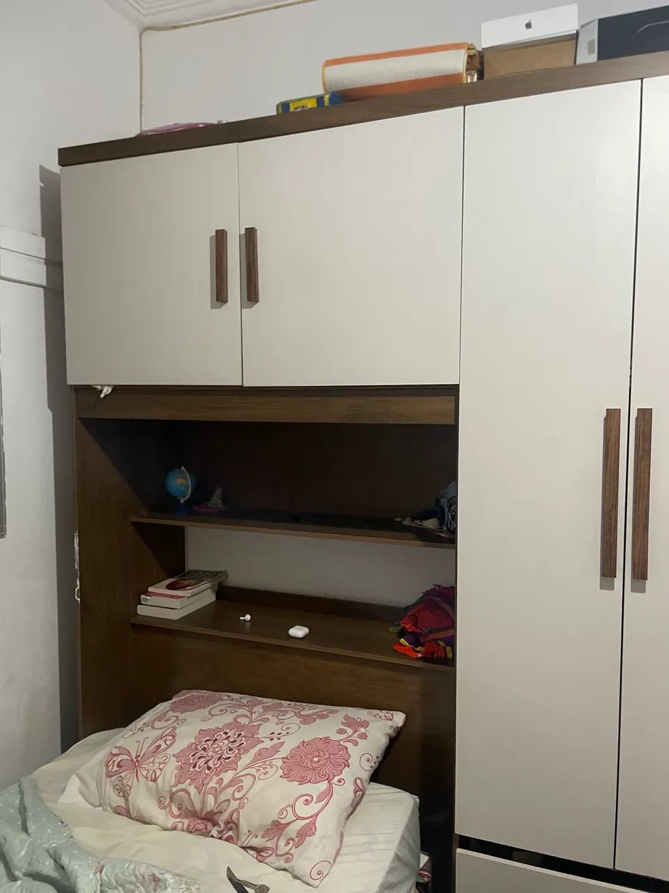 Vendo guarda-roupa com báu e espaço para cama usado  - Foto 3
