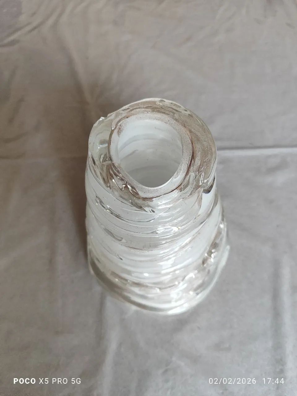 Vaso escultura em vidro quebrado  - Foto 2
