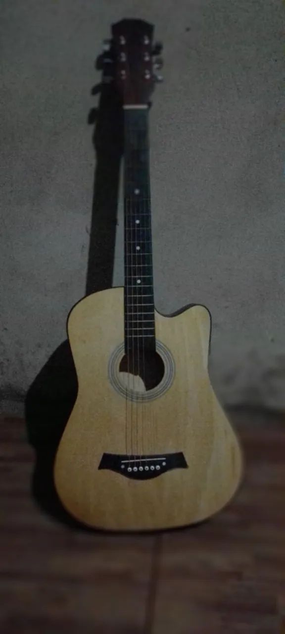 Violão clássico acústico usado com capa