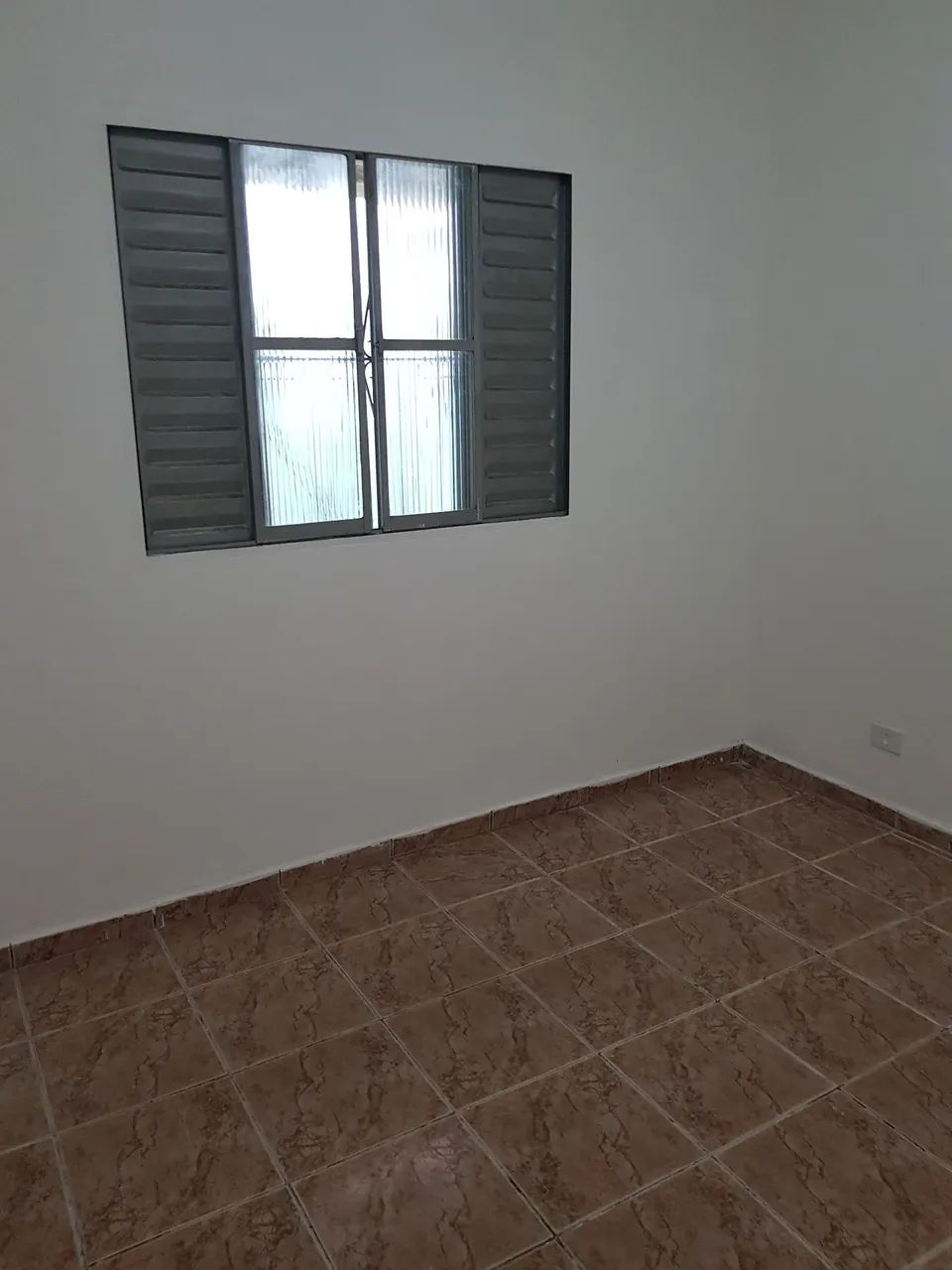 Aluga casa três  cômodos próximo Cidade Dutra - Foto 3