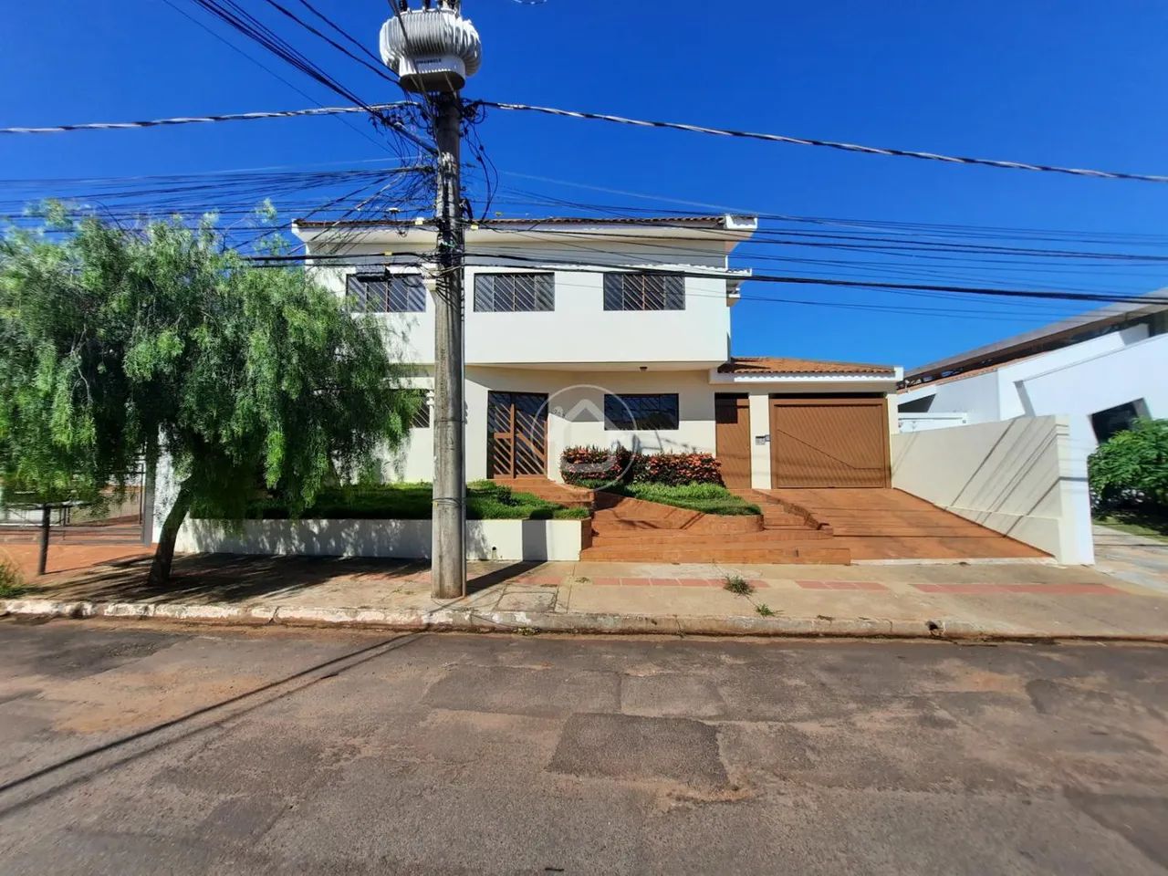 SOBRADO COM 03 DORMITÓRIOS