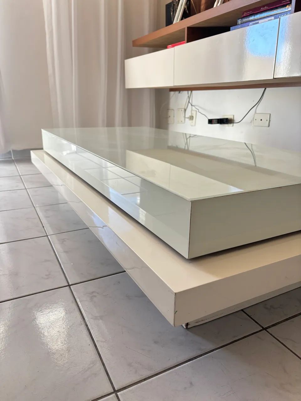  Mesa de centro em laca com tampo de vidro - Foto 2