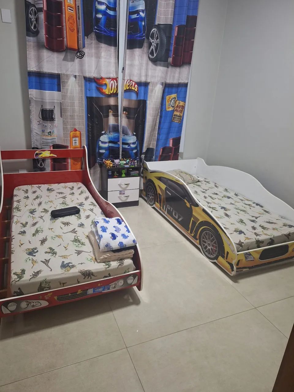Vende-se camas com colchão 