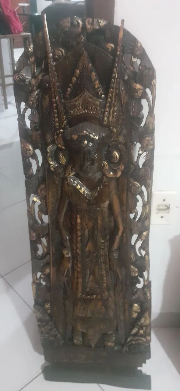 Escultura de madeira 