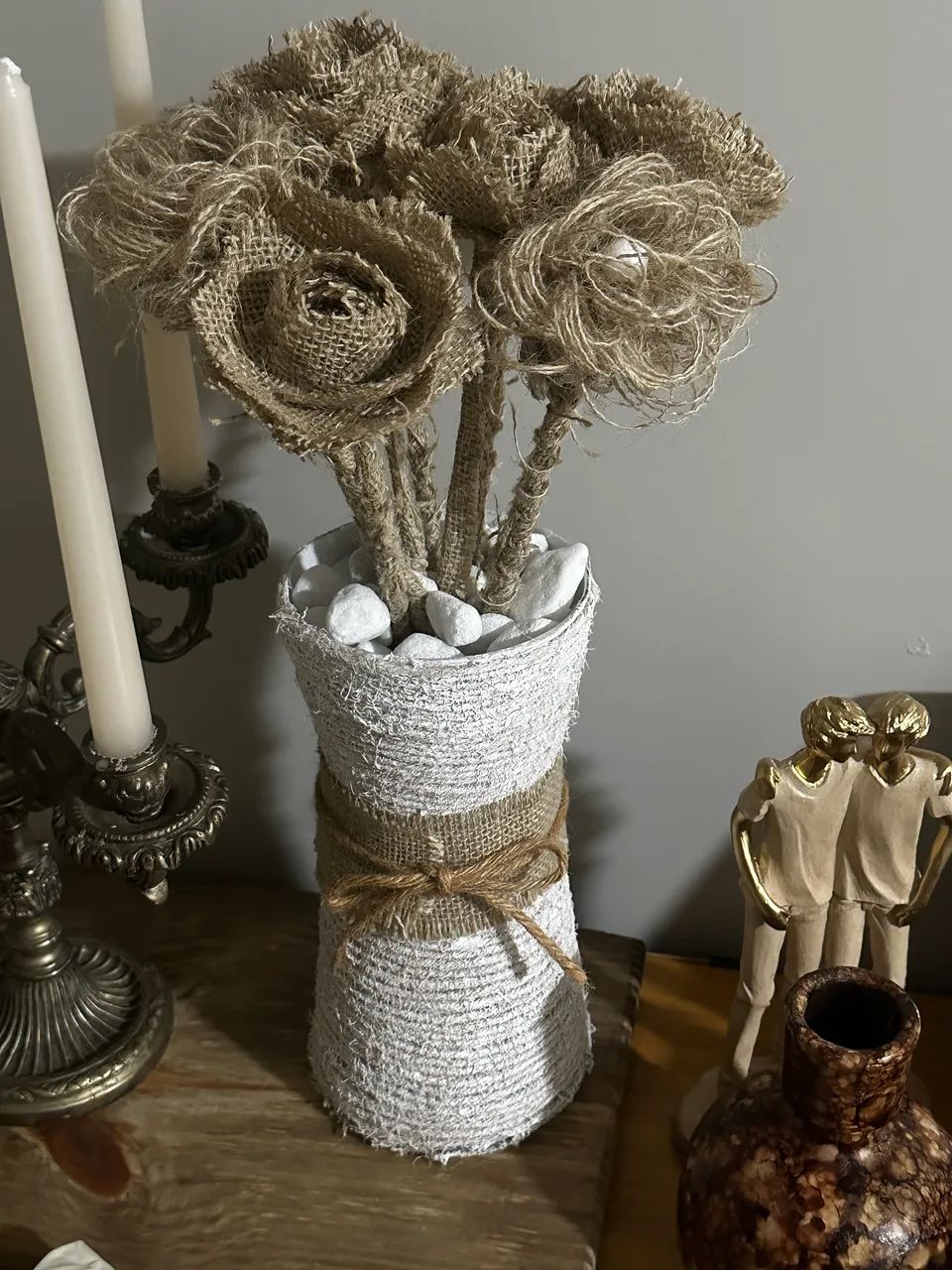 Vaso com flores rústicas 
