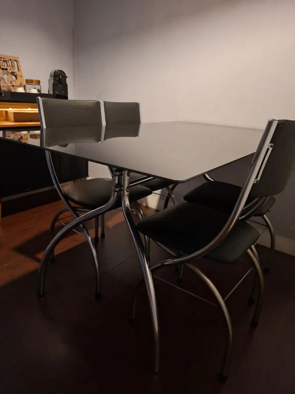 Conjunto de Mesa de vidro com 4 cadeiras