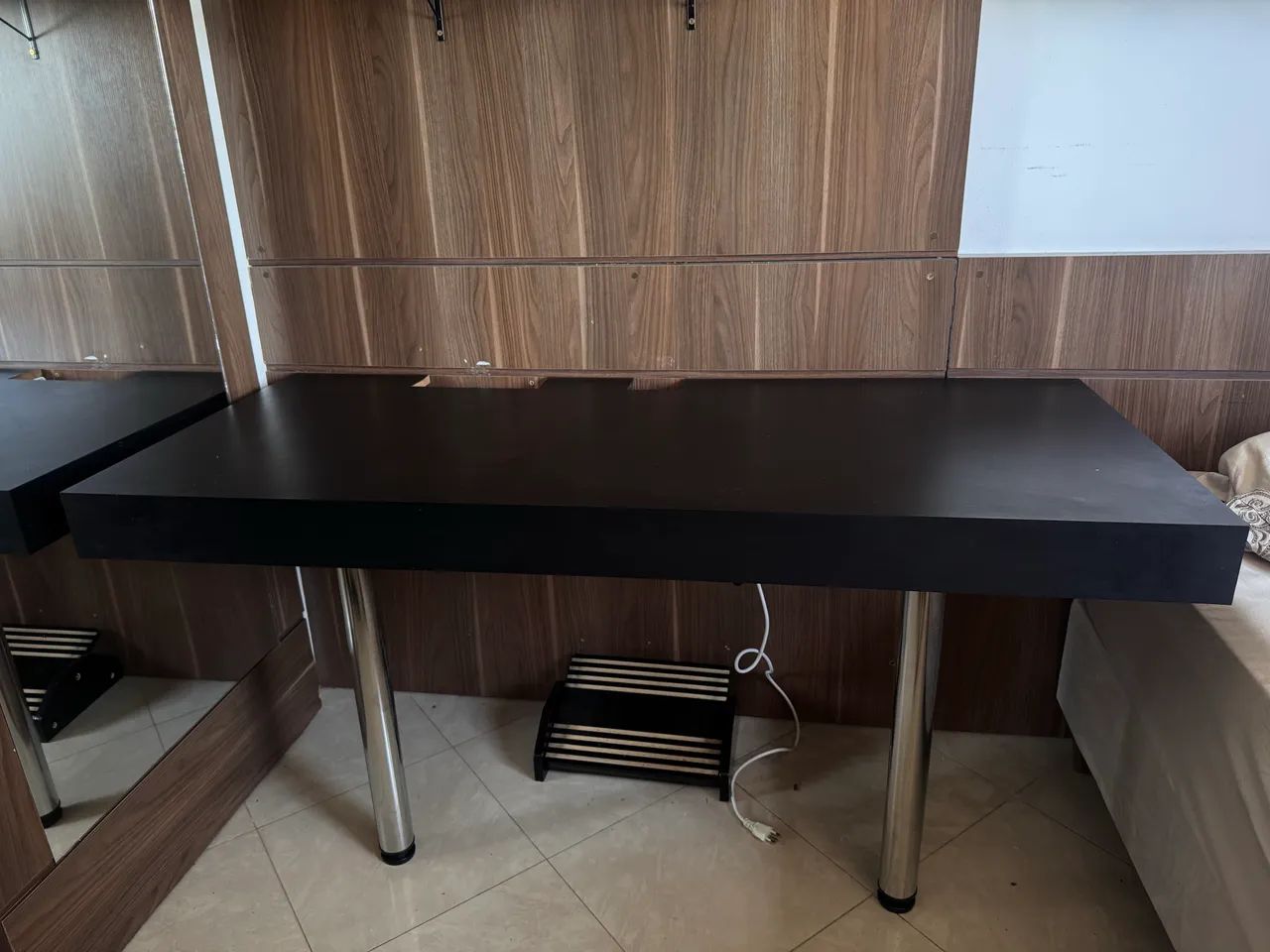 Mesa escritório preta 1,50cm x 65cm  - Foto 2