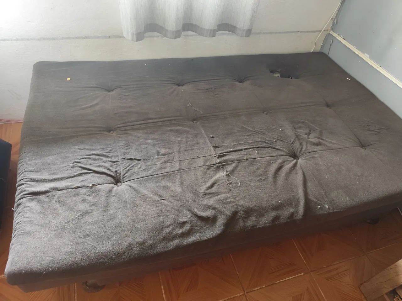 Sofá cama (bom pra cachorro)