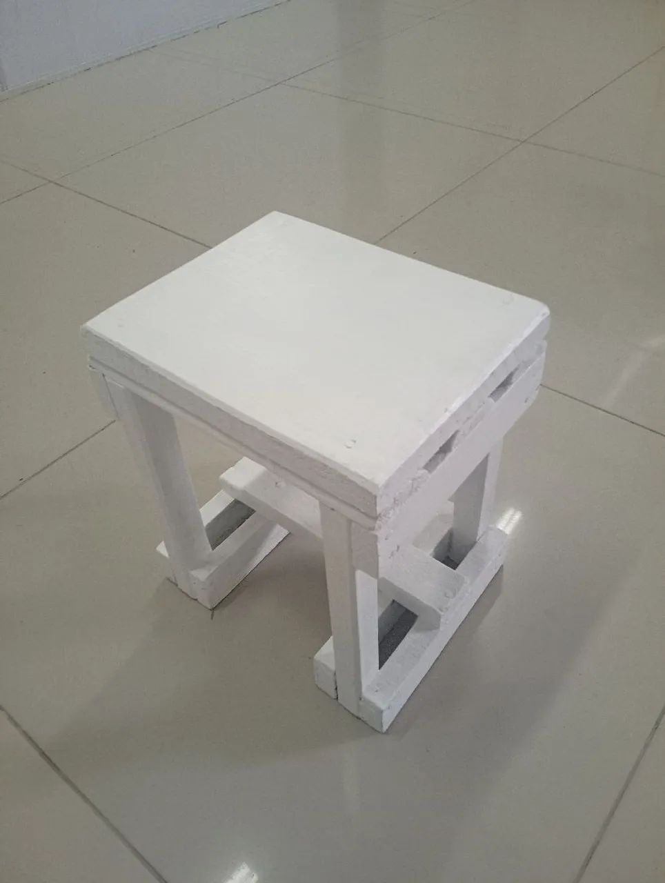 Banquinho/mesinha/cômoda/criado mudo