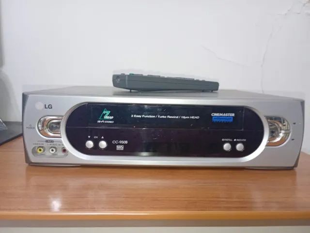 Vende-se vídeo cassete - Com controle