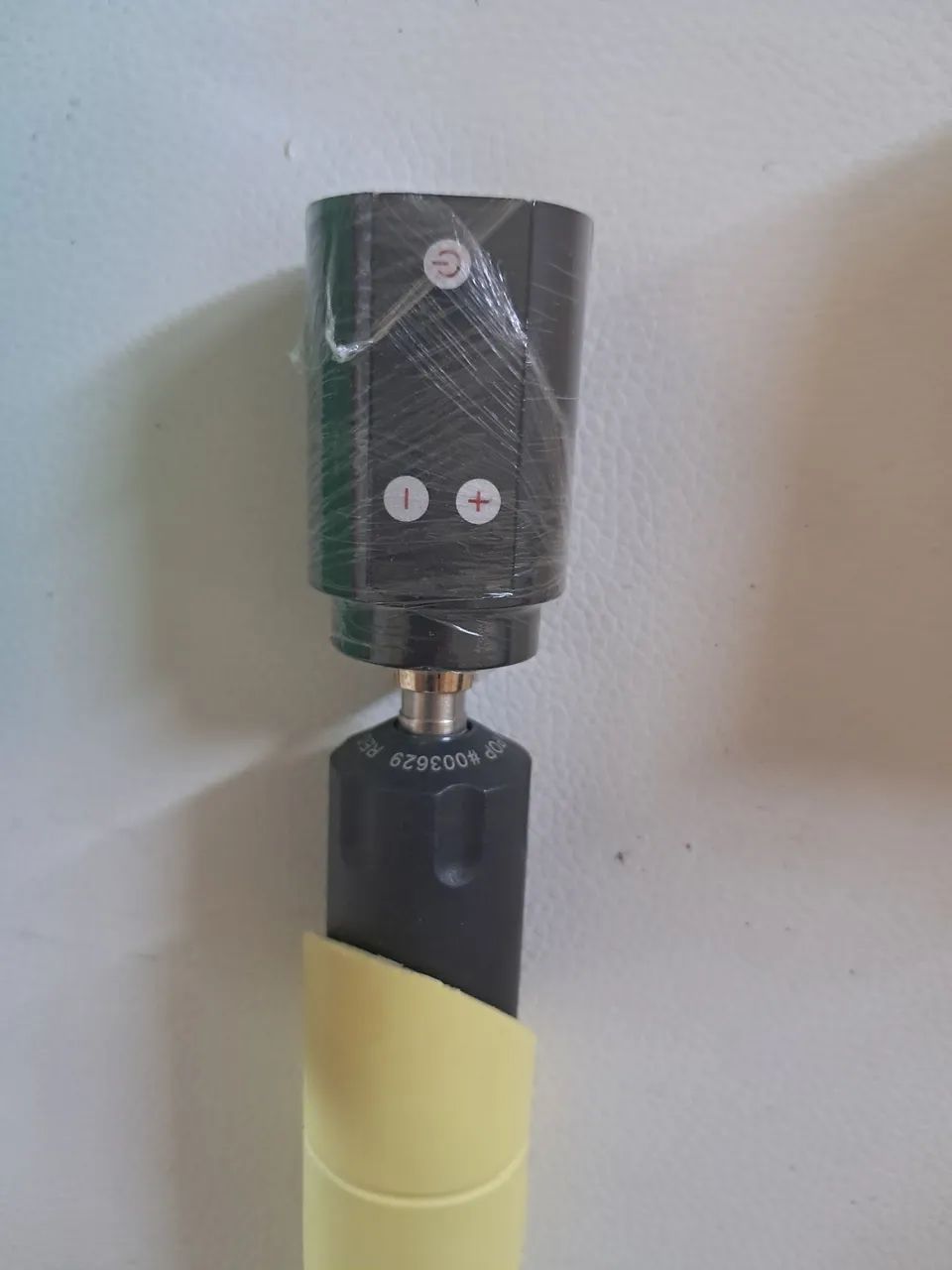 Maquina pen pop com a bateria portátil. 