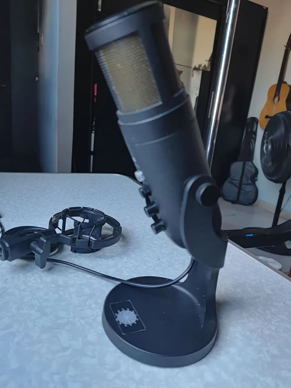 Microfone de mesa gamer home Office com retorno e efeito de eco - Foto 4