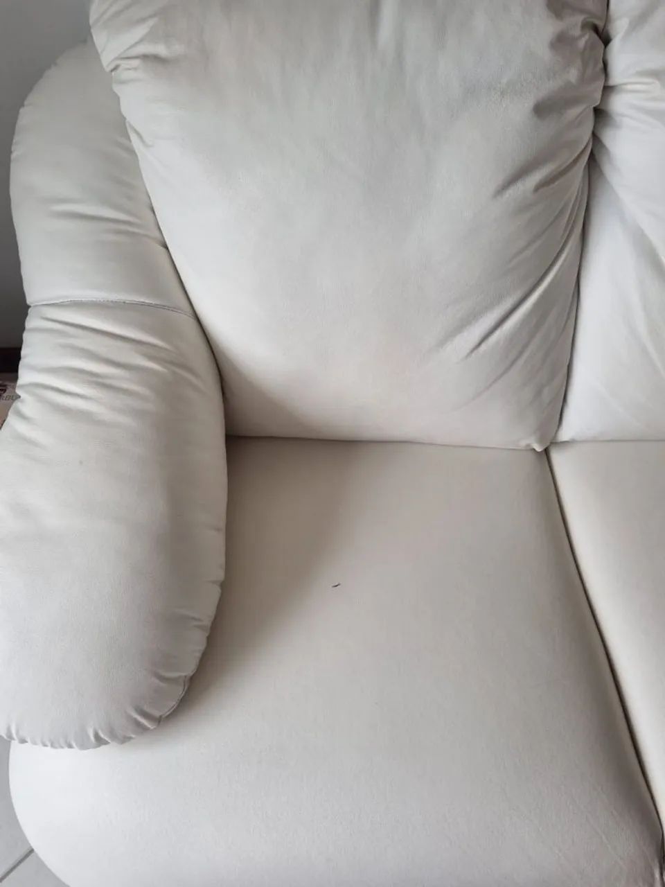 Sofá couro legítimo branco  3 lugares 2 metros por 90cm  - Foto 3