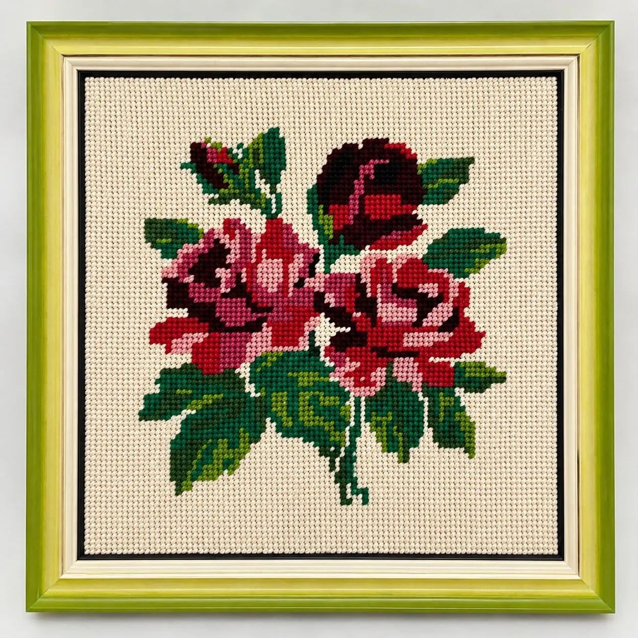 Quadro artesanal bordado à mão - Rosas