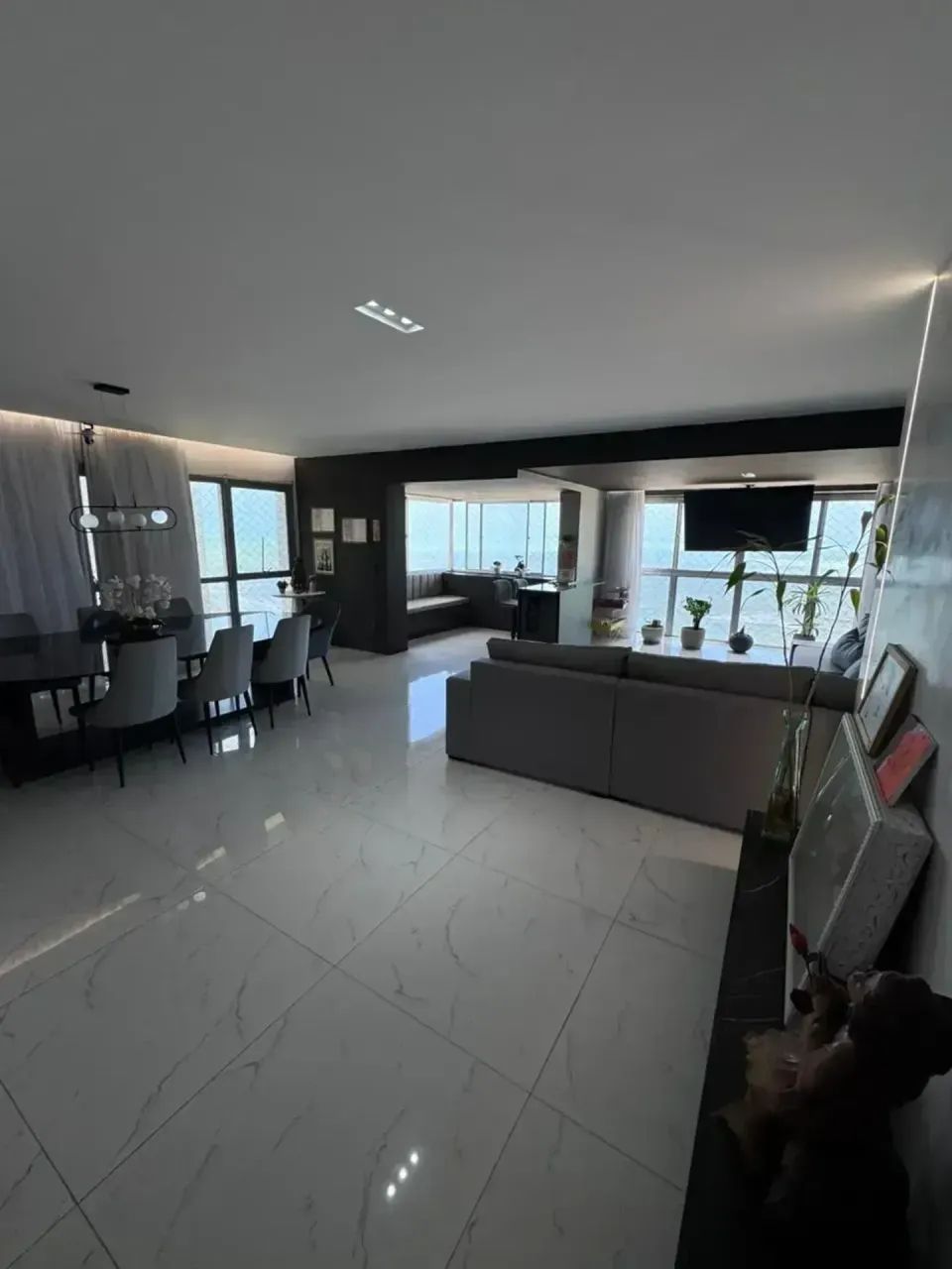 Imóvel para venda possui 230 metros quadrados com 4 quartos. - Foto 2