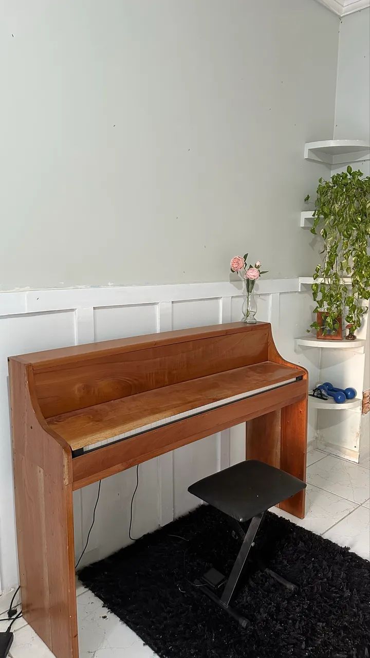 Vendo Piano com armário e banco  - Foto 3