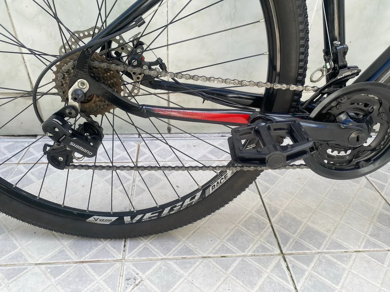 Bicicleta aro 29 com 21macha nova pouco mês de uso  - Foto 5