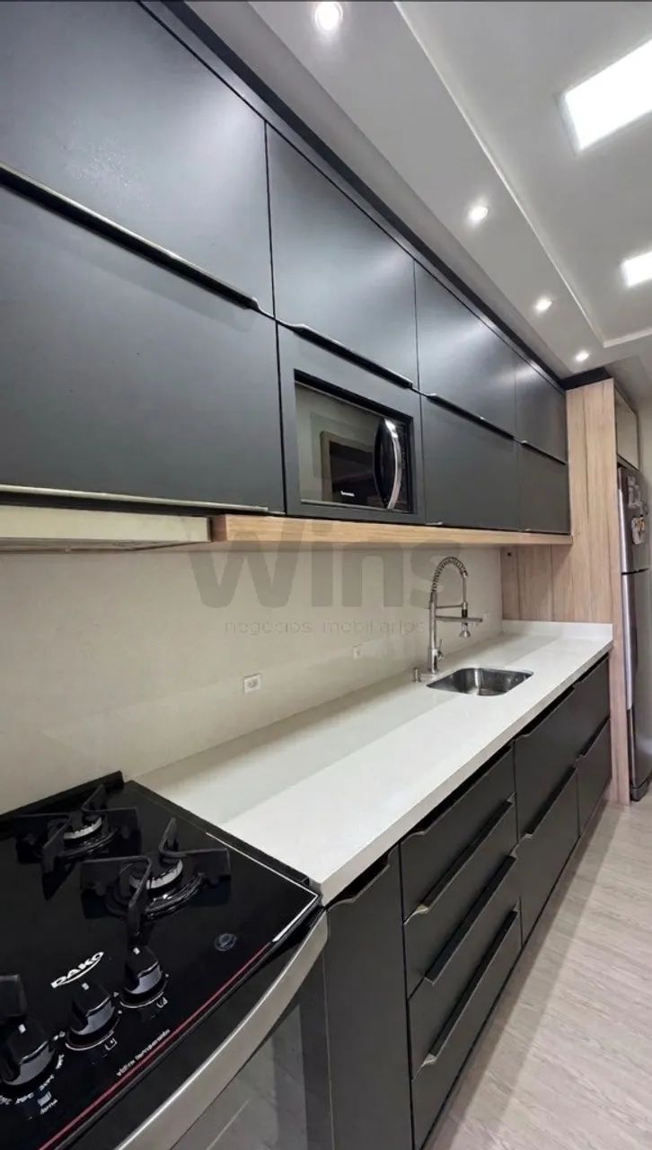 Apartamento finamente Mobiliado, com ótima incidência solar, churrasqueira a Carvão elevad - Foto 2