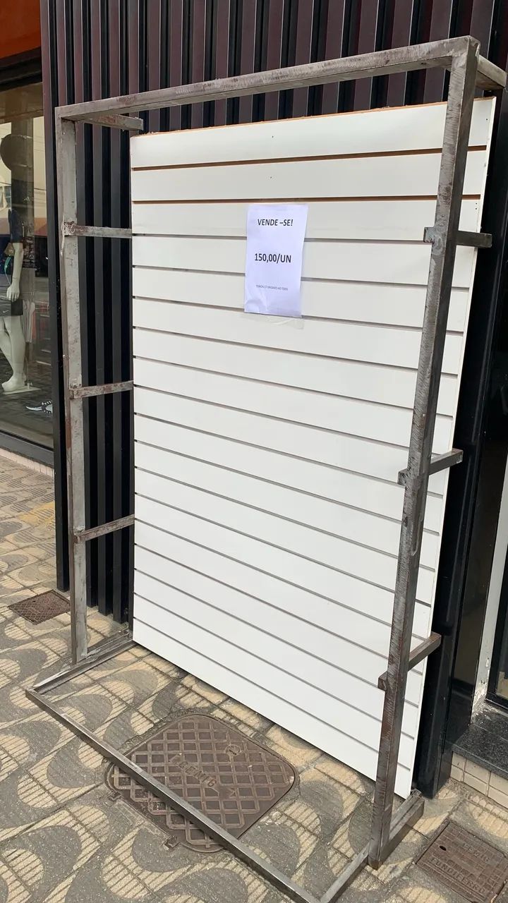 Painel Canaletado com Estrutura Metálica p/ Loja?421231273895546882