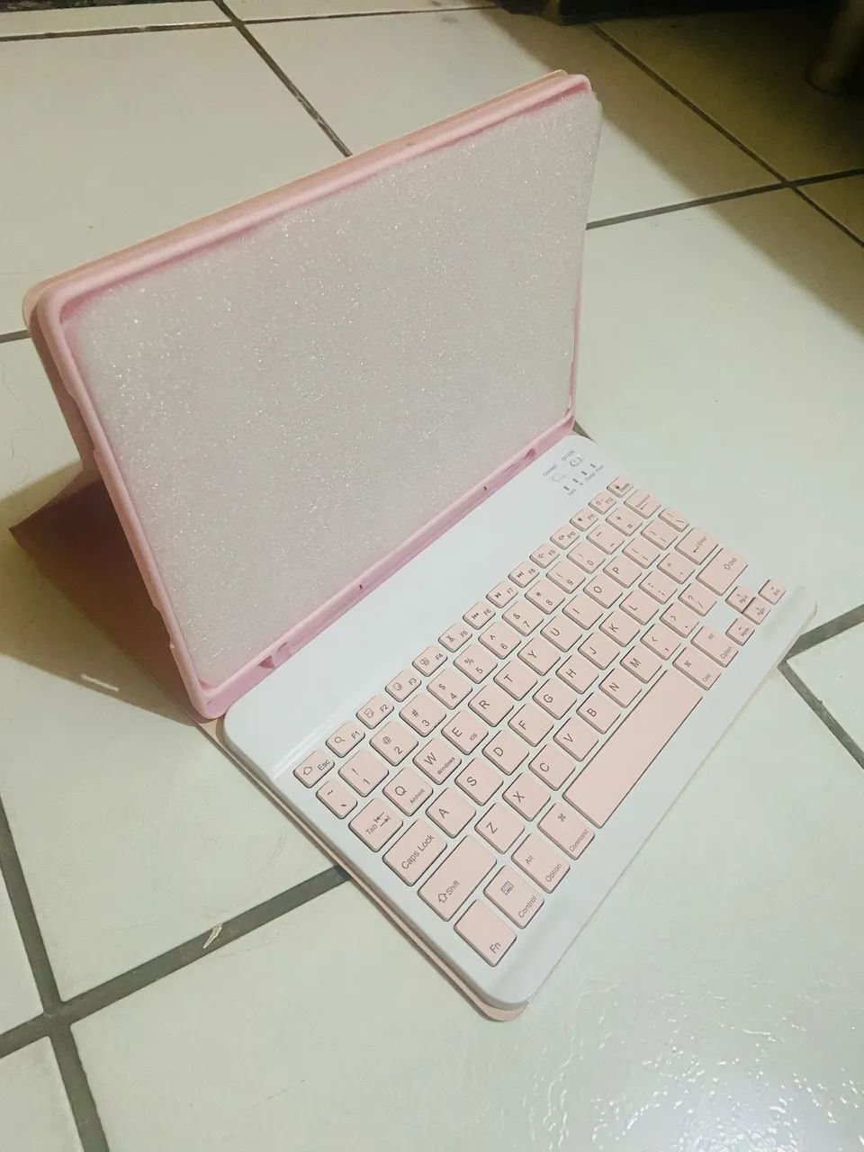 Capa magnética com teclado para tablet A7 10.4 - Foto 4