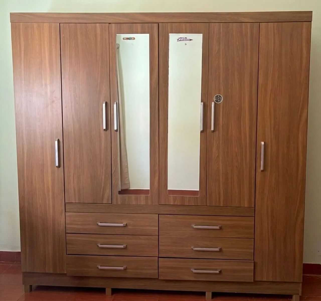 Guarda roupa 6 gavetas, 6 portas e 2 espelhos 