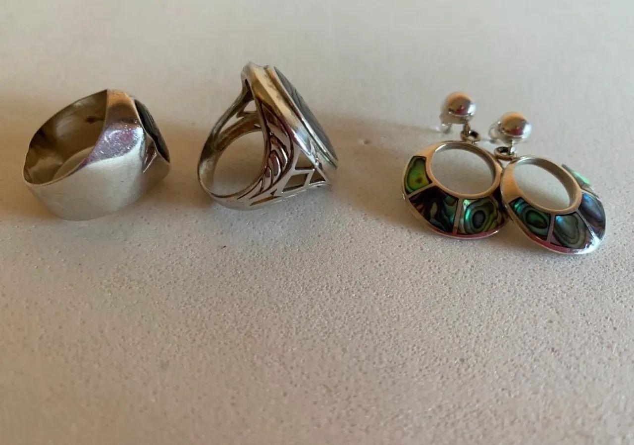 Conjunto de 2 anéis e 1 brinco de prata com madrepérola abalone  - Foto 2