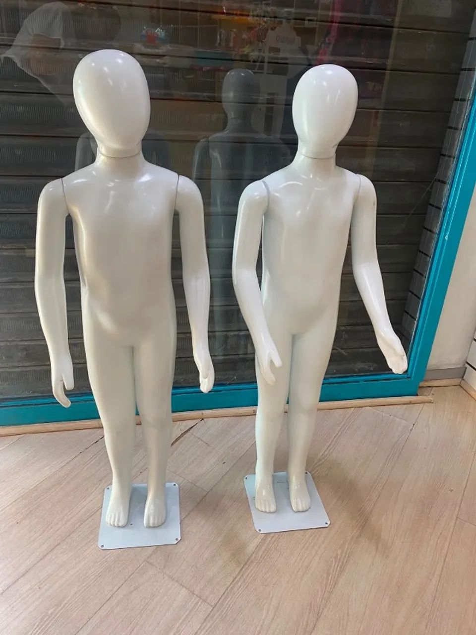 Manequim infantil branco