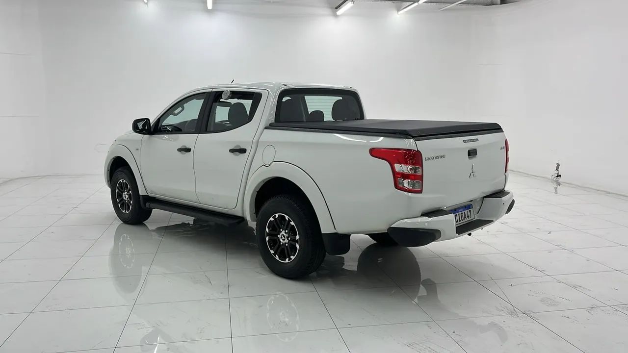 Mitsubishi L200 2025