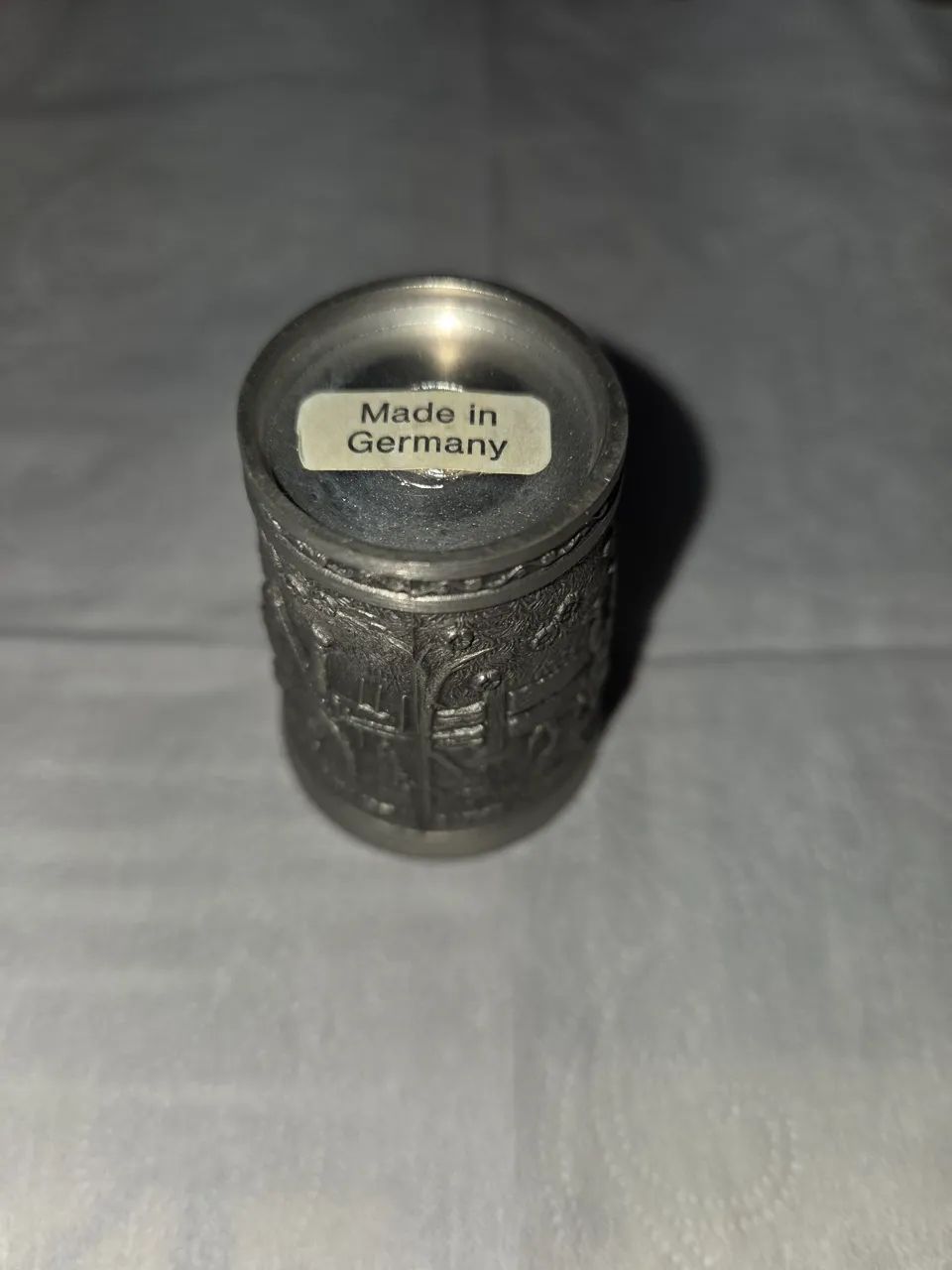 MINI COPO DE ESTANHO ALEMÃO , COM DESENHOS E INSCRIÇÕES  , VINTAGE  ! - Foto 4