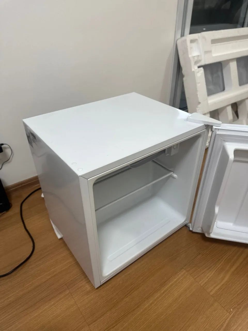  Frigobar Branco de 45 Litros da Midea. - Foto 2
