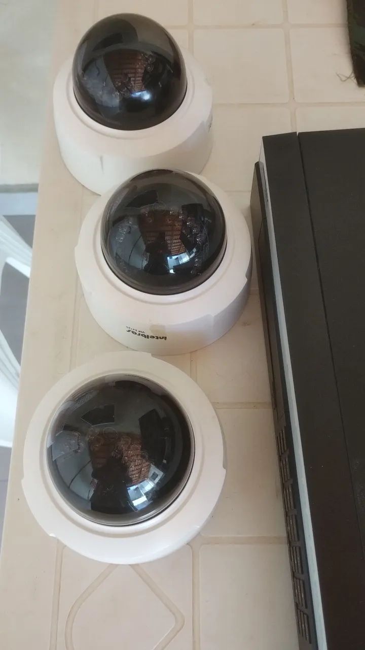3 câmeras intelbras VIP E4120