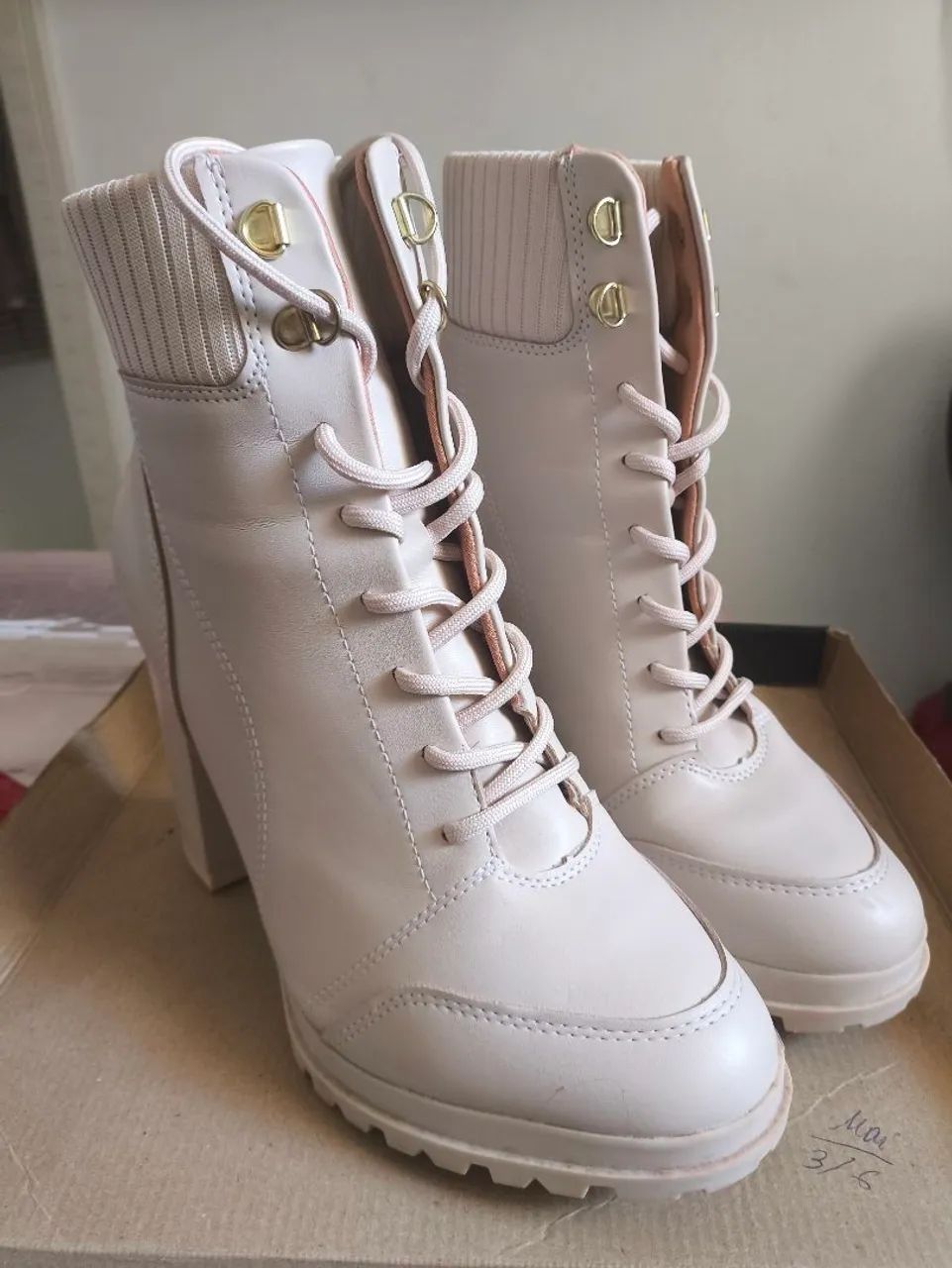 Bota Coturno Vizzano Creme  - Foto 2