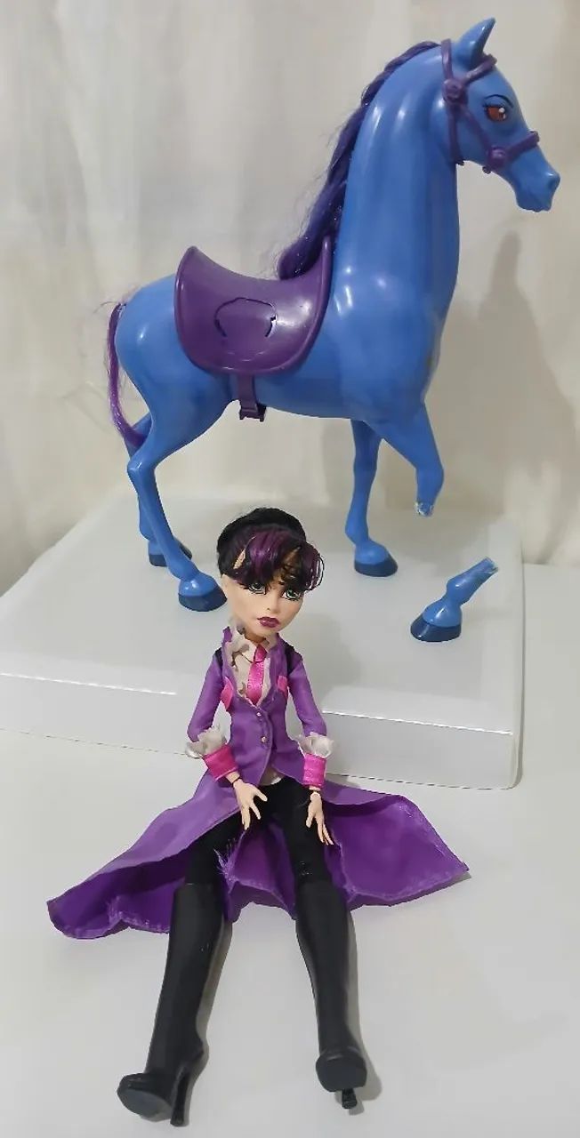 Boneca monster high diretora sem cabeça e pesadelo 