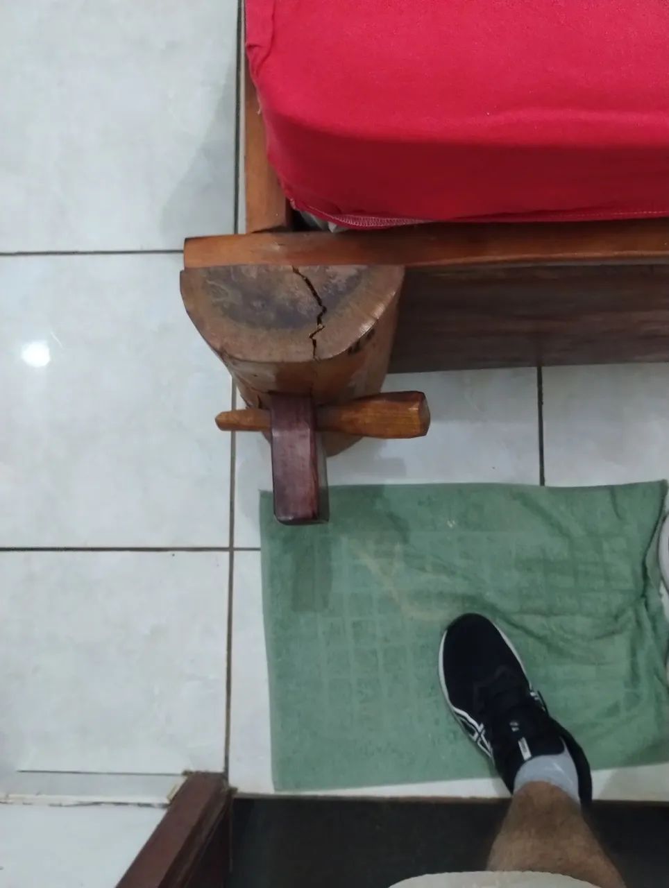 Vende se 4 CAMAS RUSTICAS DE MADEIRA PURA - Foto 3