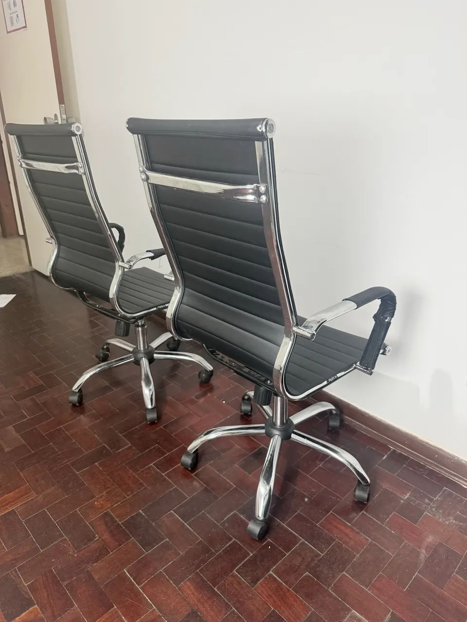 Cadeira Presidente Executiva ANM03P - Cromada - Excelente Estado - Foto 4